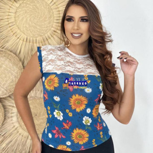 Blusa Feminina Com Detalhe Em Renda