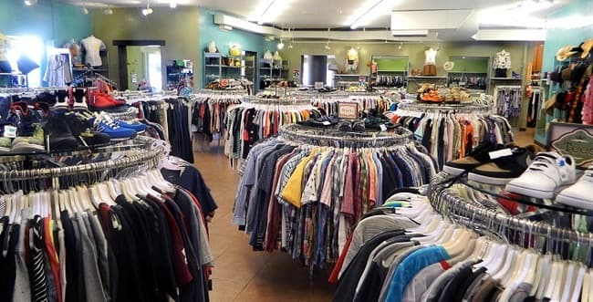 Como ganhar dinheiro revendendo roupas em casa