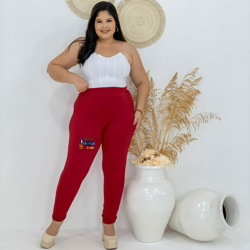 Calça Plus Size Em Suede