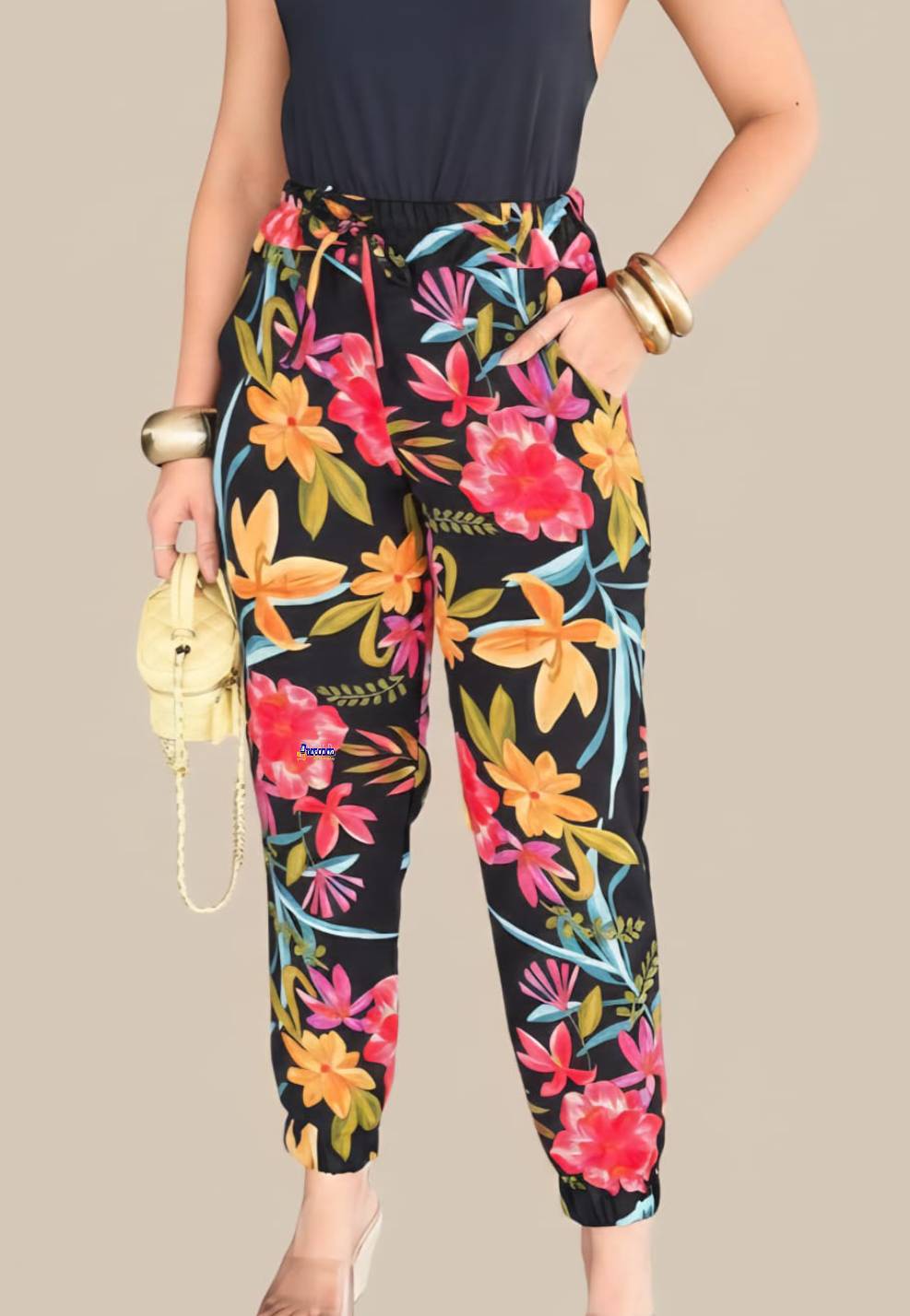 Calça Feminina Estampada Com Bolsos