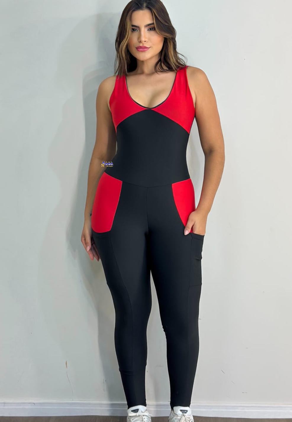 Macacão Fitness Longo Com Detalhes E Bolsos Macacão Fitness Longo Com Detalhes E Bolsos