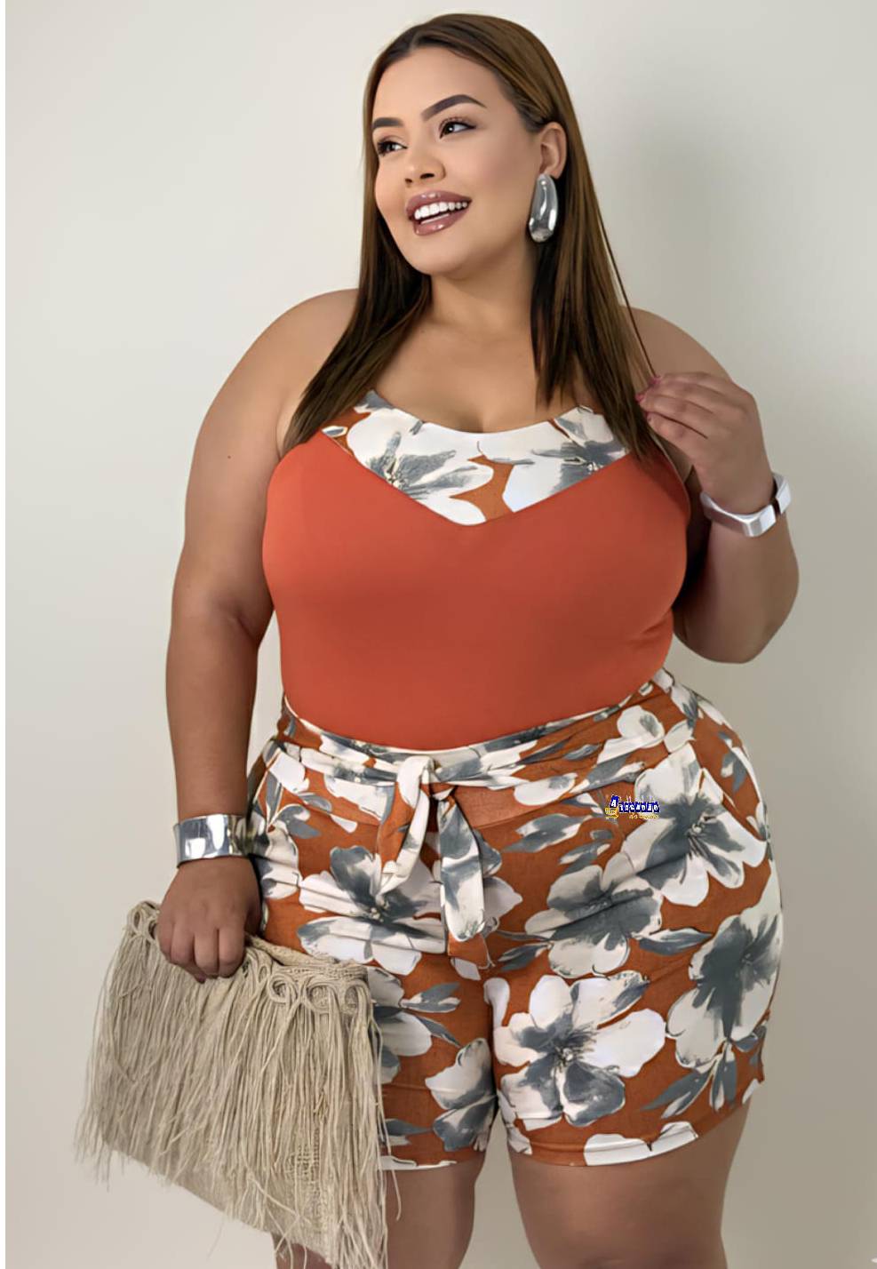 Conjunto Blusa E Short Malha Com Detalhes Plus Size