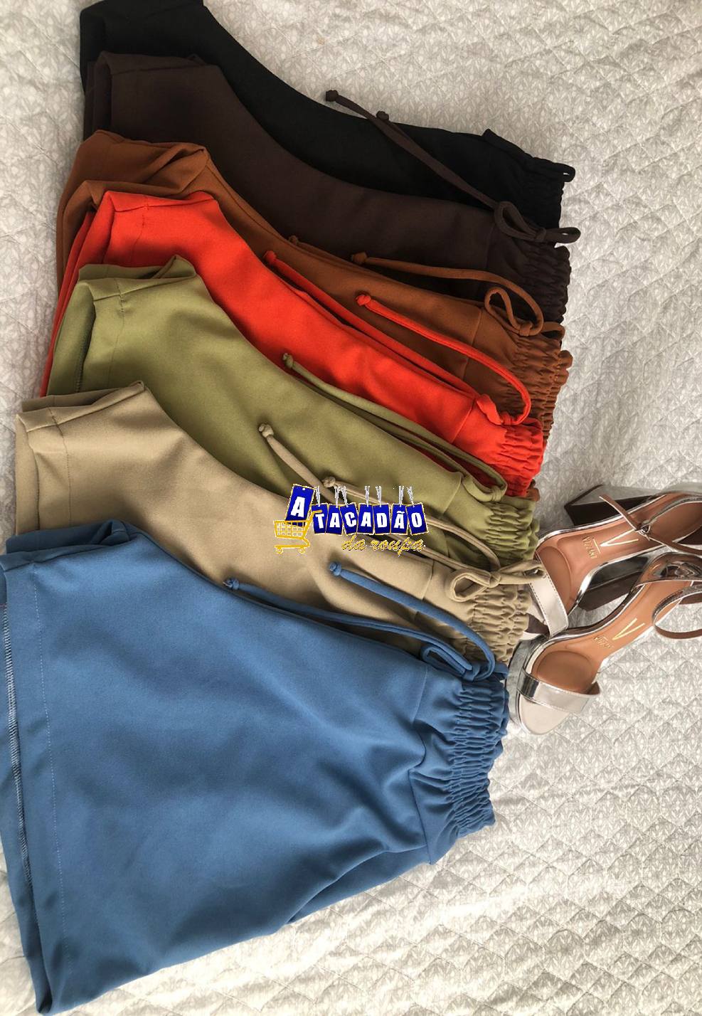 Short Plus Size Crepe Com Bolsos