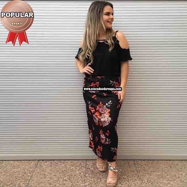 Dicas para arrasar no look usando saia longa