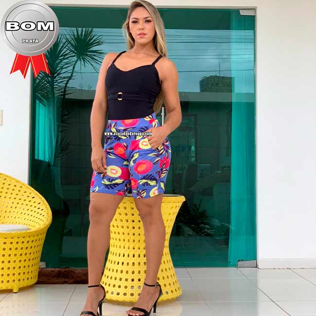 Short Meia Coxa com Bolso