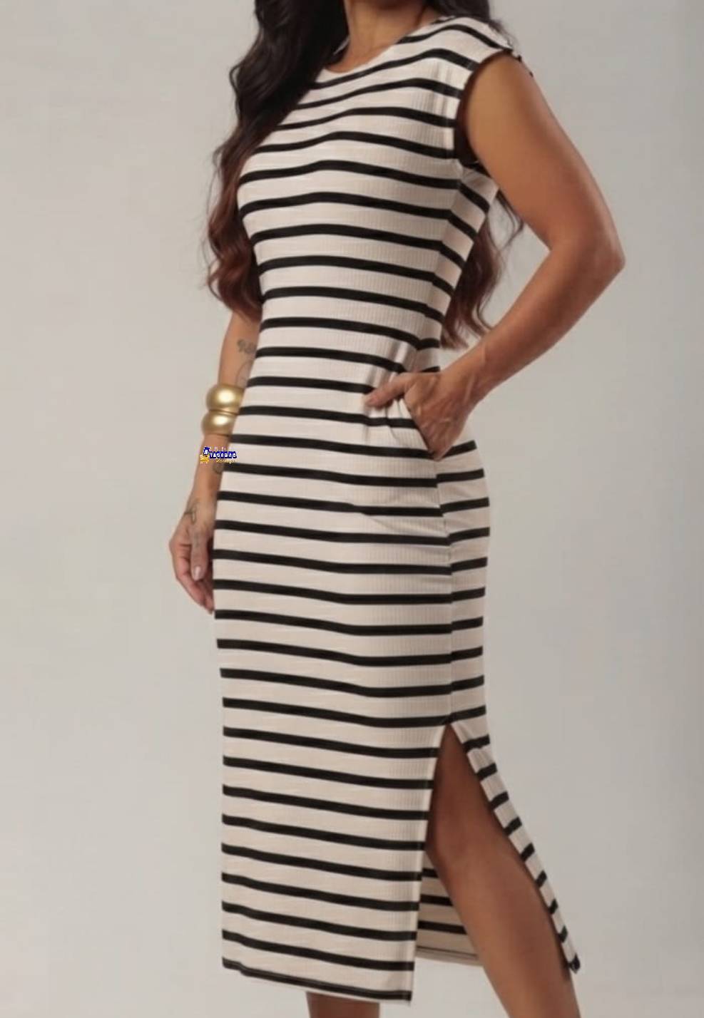 Vestido Midi Listrado Com Bolsos